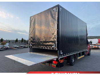 Тентованный фургон RENAULT