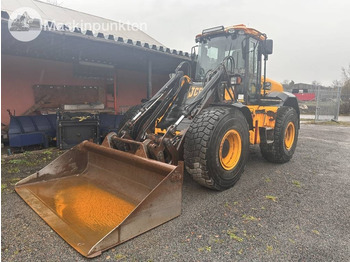 Колёсный погрузчик JCB