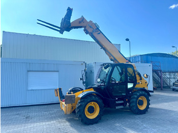 Телескопический погрузчик JCB