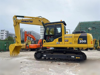 Гусеничный экскаватор KOMATSU PC200-8