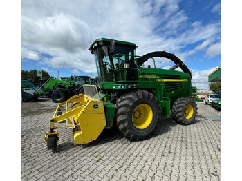Кормоуборочный комбайн JOHN DEERE 7400