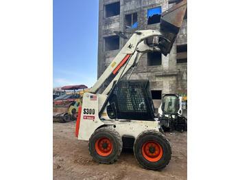 Мини-погрузчик с бортовым поворотом BOBCAT S300