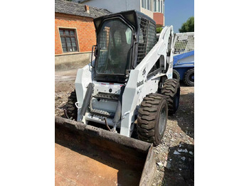 Мини-погрузчик с бортовым поворотом BOBCAT S300