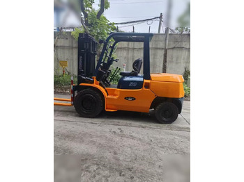 Вилочный погрузчик TOYOTA