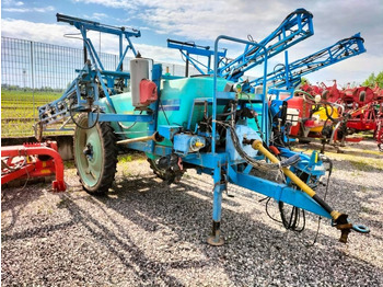 Прицепной опрыскиватель BERTHOUD