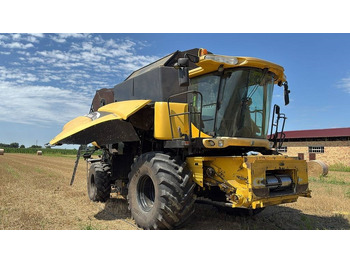 Зерноуборочный комбайн NEW HOLLAND CR900