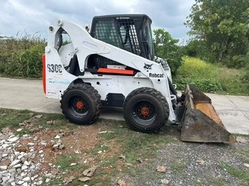 Мини-погрузчик с бортовым поворотом BOBCAT S300