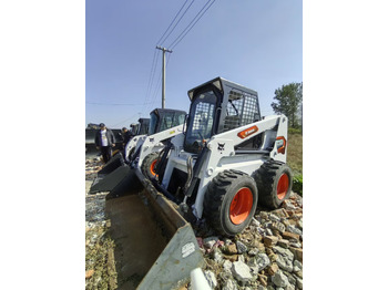 Мини-погрузчик с бортовым поворотом BOBCAT S590