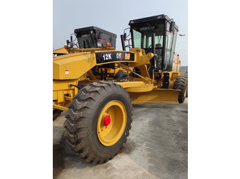 Грейдер CATERPILLAR 12