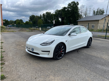 Седан TESLA