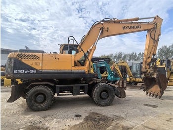 Колёсный экскаватор HYUNDAI R210