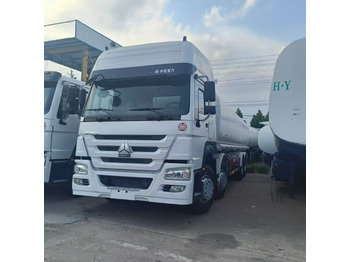 Грузовик-цистерна SINOTRUK HOWO