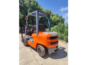 Дизельный погрузчик TOYOTA
