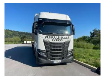 Тягач IVECO S-WAY