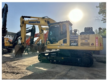 Гусеничный экскаватор KOMATSU PC200-8