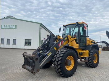 Колёсный погрузчик VOLVO L50
