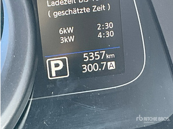 Грузовик бортовой/ Платформа NISSAN