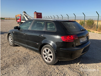 Легковой автомобиль AUDI