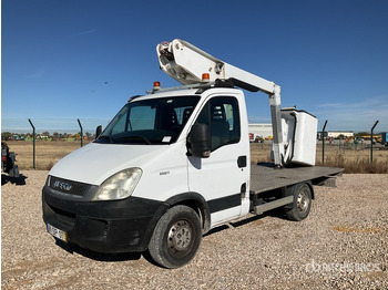 Грузовик с подъемником IVECO Daily