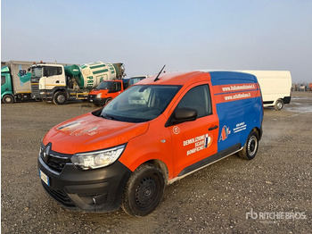 Грузовик с закрытым кузовом RENAULT