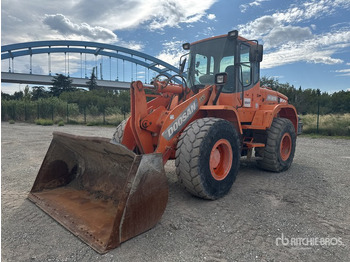 Колёсный погрузчик DOOSAN DL200