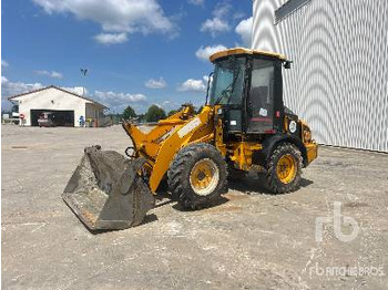 Колёсный погрузчик JCB