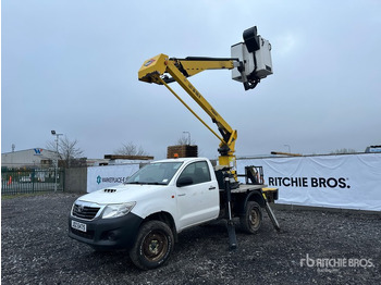 Грузовик с подъемником