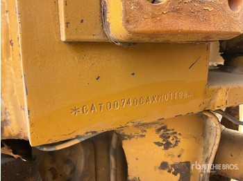 Сочленённый самосвал CATERPILLAR 740