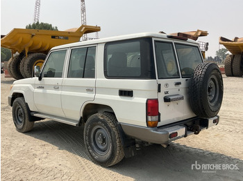 Внедорожник 2011 Toyota Land Cruiser LX 76R 4x4 SUV: фото 3 Внедорожник 2011 Toyota Land Cruiser LX 76R 4x4 SUV: фото 3