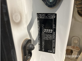 Пикап TOYOTA Hilux