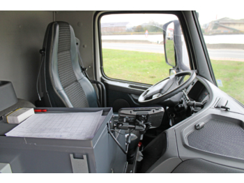 Фото интерьера 1: Грузовик-цистерна VOLVO FM
