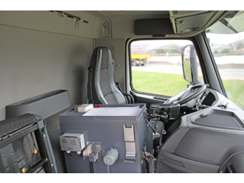 Фото интерьера 2: Грузовик-цистерна VOLVO FM