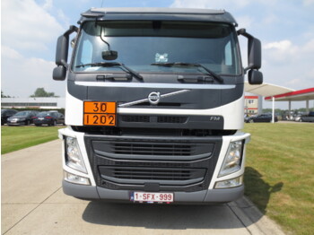Грузовик-цистерна Volvo FM: фото 3