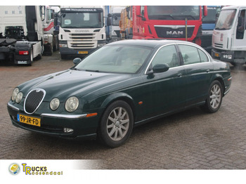 Седан JAGUAR