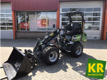 Компактный фронтальный погрузчик GIANT