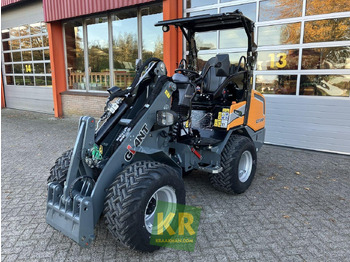 Компактный фронтальный погрузчик GIANT