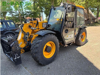 Телескопический погрузчик JCB