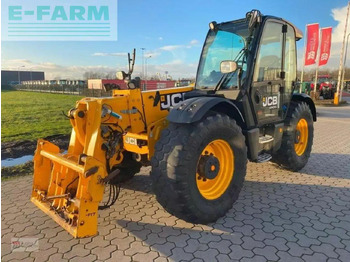 Телескопический погрузчик JCB