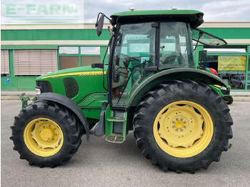 Трактор John Deere 5820: фото 2