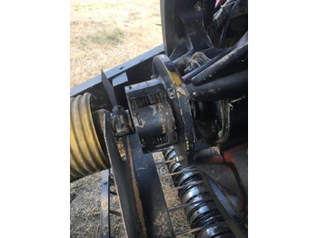 Пресс-подборщик тюковый New Holland D1210: фото 4
