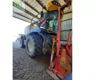 Кормоуборочный комбайн NEW HOLLAND