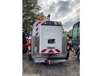 Грузовик с подъемником RENAULT Master