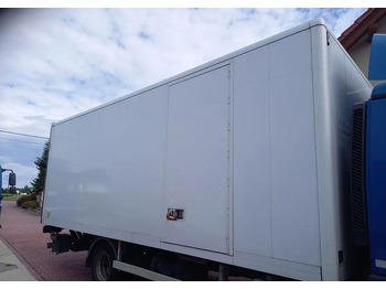 Грузовик с закрытым кузовом