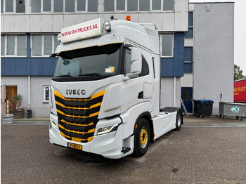 Тягач IVECO S-WAY