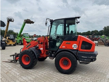 Колёсный погрузчик KUBOTA R090
