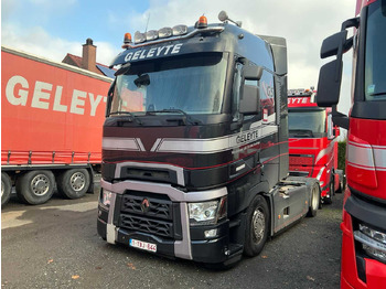 : фото в шапке страницы