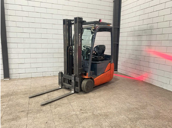 Вилочный погрузчик TOYOTA