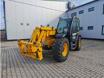 Телескопический погрузчик JCB