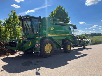 Зерноуборочный комбайн JOHN DEERE