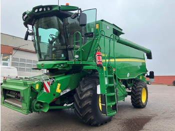 Зерноуборочный комбайн JOHN DEERE T560